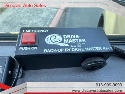 2010 Chrysler Town & Country Touring HANDICAP WHEELCHAIR ACCESSIBLE VAN - Photo 17 - Sacramento, CA 95821