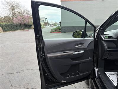2021 Toyota Sienna XSE 7-Passenger HANDICAP WHEELCHAIR ACCESSIBLE VAN - Photo 20 - Sacramento, CA 95821