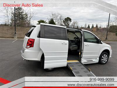 2017 Dodge Grand Caravan SE  HANDICAP WHEELCHAIR ACCESSIBLE VAN - Photo 5 - Sacramento, CA 95821