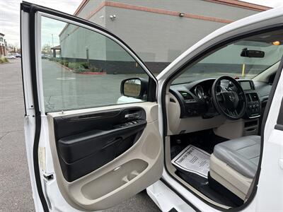 2017 Dodge Grand Caravan SE  HANDICAP WHEELCHAIR ACCESSIBLE VAN - Photo 17 - Sacramento, CA 95821