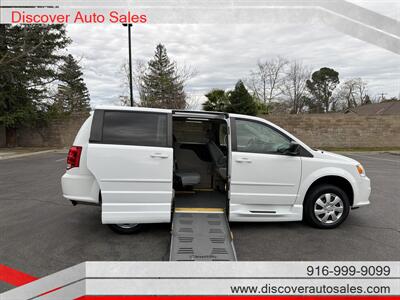 2017 Dodge Grand Caravan SE  HANDICAP WHEELCHAIR ACCESSIBLE VAN - Photo 4 - Sacramento, CA 95821