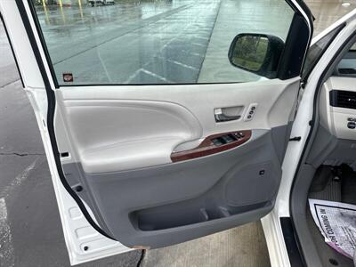 2013 Toyota Sienna XLE 7-Passenger   - Photo 11 - Sacramento, CA 95826