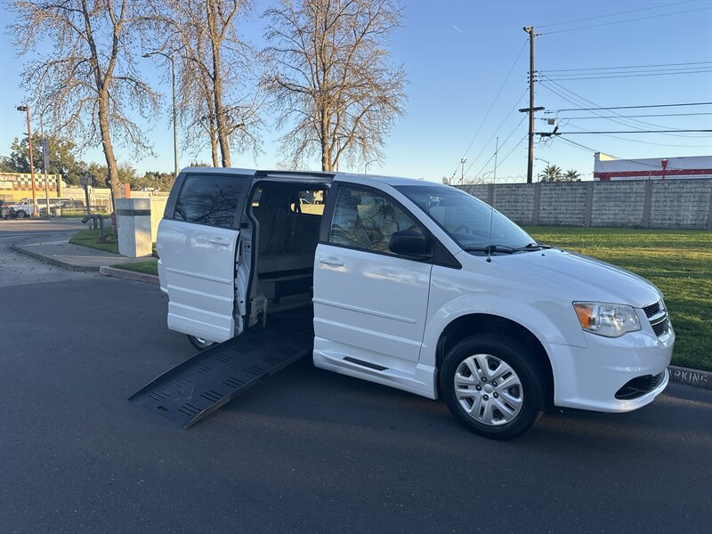 2015 Dodge Grand Caravan SE  HANDICAP WHEELCHAIR ACCESSIBLE VAN