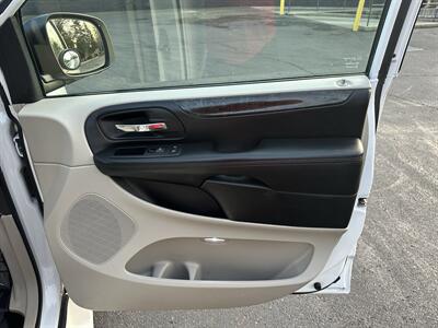2015 Dodge Grand Caravan SE  HANDICAP WHEELCHAIR ACCESSIBLE VAN - Photo 18 - Sacramento, CA 95821