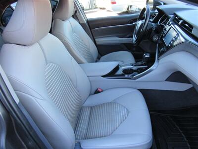 2019 Toyota Camry SE   - Photo 6 - San Diego, CA 92115
