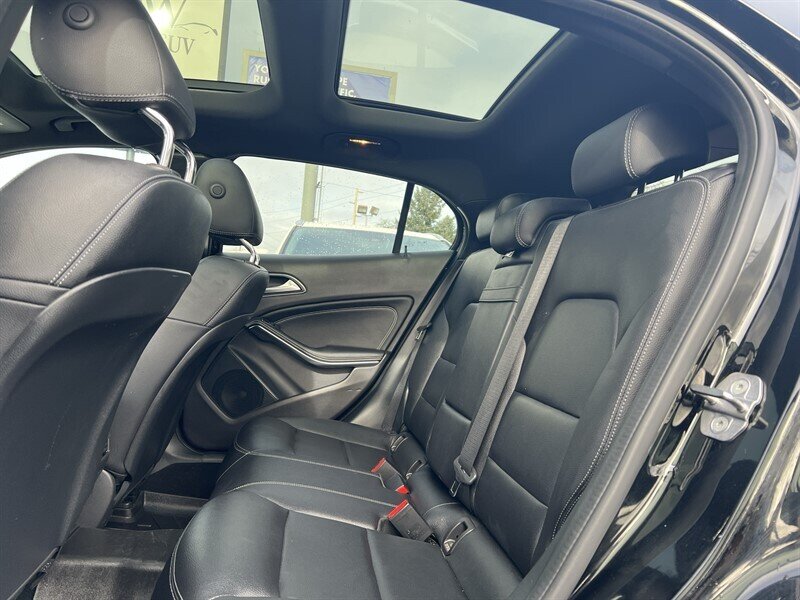 2018 Mercedes-Benz GLA GLA 250 4MATIC 2.0L Turbo I4 208hp 258ft. lbs, AWD, Heated Seats, Leather Interior, Backup Camera, Panoramic Moonroof, Both Driver and Pass sides Memory Seats, Driver&Passenger power seats. - Photo 13 - Milwaukie, OR 97267