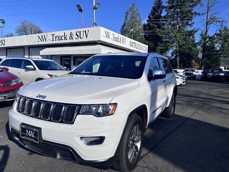 2021 Jeep Grand Cherokee Limited  3.6L V6 295hp, 4X4, Leather interior, Cooling and Heated Seats, Heated Steering Wheel, Panoramic Moonroof, Power tailgate, Backup Camera, Roof Rails, Premium Wheels, Navigation.