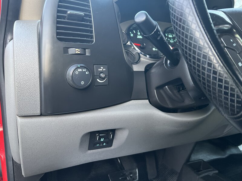 2014 Chevrolet Silverado 3500 Work Truck Vortec 6.0L Flex Fuel V8 322hp 380ft, 4X4, Bucket Seats, Running Boards, Bedliner, Tow Hitch. - Photo 19 - Milwaukie, OR 97267