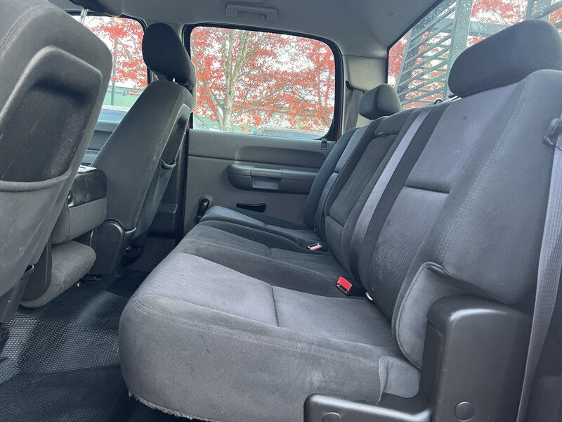 2014 Chevrolet Silverado 3500 Work Truck Vortec 6.0L Flex Fuel V8 322hp 380ft, 4X4, Bucket Seats, Running Boards, Bedliner, Tow Hitch. - Photo 13 - Milwaukie, OR 97267