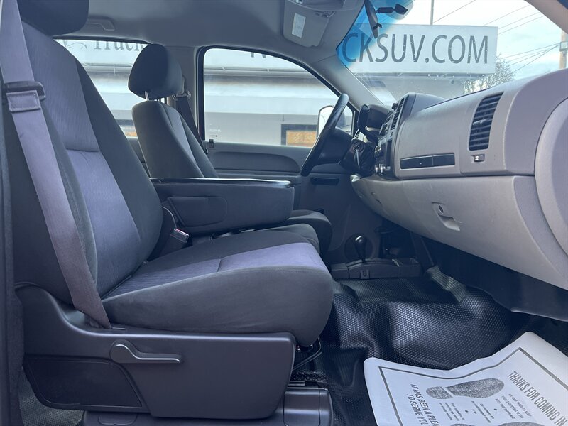 2014 Chevrolet Silverado 3500 Work Truck Vortec 6.0L Flex Fuel V8 322hp 380ft, 4X4, Bucket Seats, Running Boards, Bedliner, Tow Hitch. - Photo 12 - Milwaukie, OR 97267