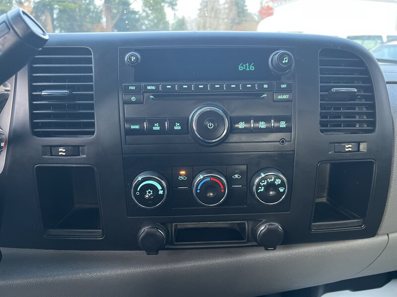 2014 Chevrolet Silverado 3500 Work Truck Vortec 6.0L Flex Fuel V8 322hp 380ft, 4X4, Bucket Seats, Running Boards, Bedliner, Tow Hitch. - Photo 20 - Milwaukie, OR 97267