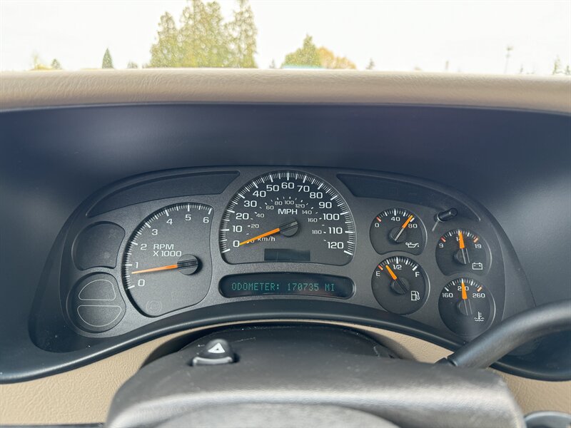 2003 Chevrolet Suburban 1500 photo