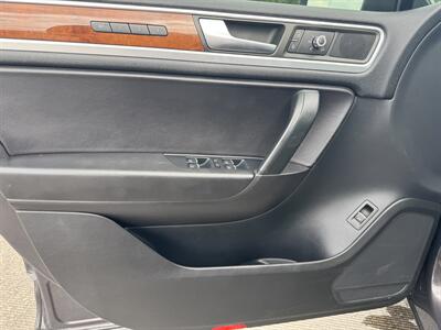 2012 Volkswagen Touareg TDI Sport  Lux AWD - Photo 26 - Gresham, OR 97030