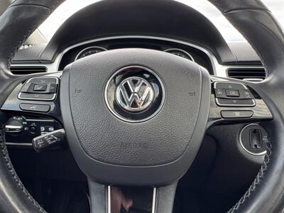 2012 Volkswagen Touareg TDI Sport  Lux AWD - Photo 20 - Gresham, OR 97030