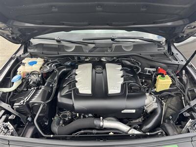 2012 Volkswagen Touareg TDI Sport  Lux AWD - Photo 32 - Gresham, OR 97030