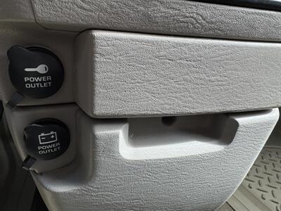 2006 Dodge Grand Caravan SXT  w/ STO-N-GO - Photo 23 - Gresham, OR 97030