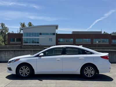 2016 Hyundai Sonata SE   - Photo 2 - Gresham, OR 97030