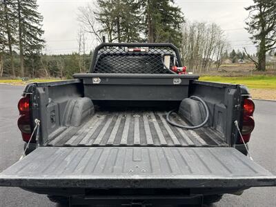 2005 Chevrolet Silverado 2500 LT 4dr Crew Cab  4x4 - Photo 5 - Gresham, OR 97030