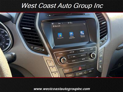 2017 Hyundai SANTA FE SE - Photo 18 - Costa Mesa, CA 92626