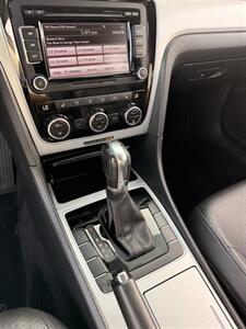 2012 Volkswagen Passat SE PZEV - Photo 10 - Costa Mesa, CA 92626