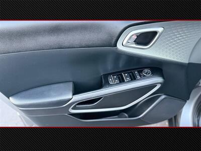 2022 Kia Soul LX - Photo 25 - Costa Mesa, CA 92626