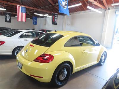 2012 Volkswagen Beetle-Classic 2.5L PZEV   - Photo 4 - Costa Mesa, CA 92626