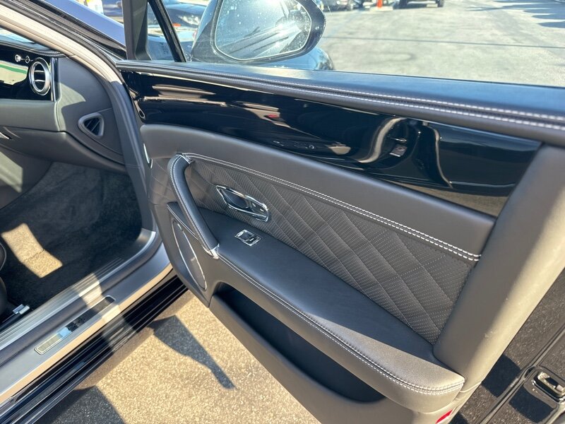 2018 Bentley Flying Spur V8 S photo