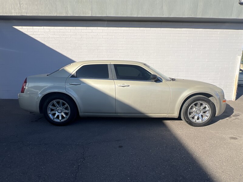 2006 Chrysler 300 Series   - Photo 1 - Phoenix, AZ 85009