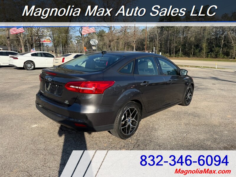 2017 Ford Focus SE - Photo 4 - Magnolia, TX 77355