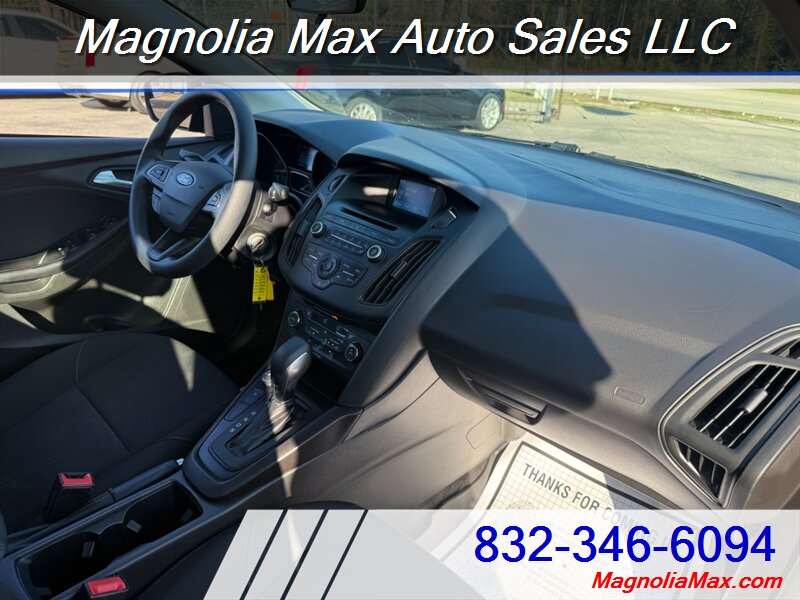 2017 Ford Focus SE - Photo 8 - Magnolia, TX 77355