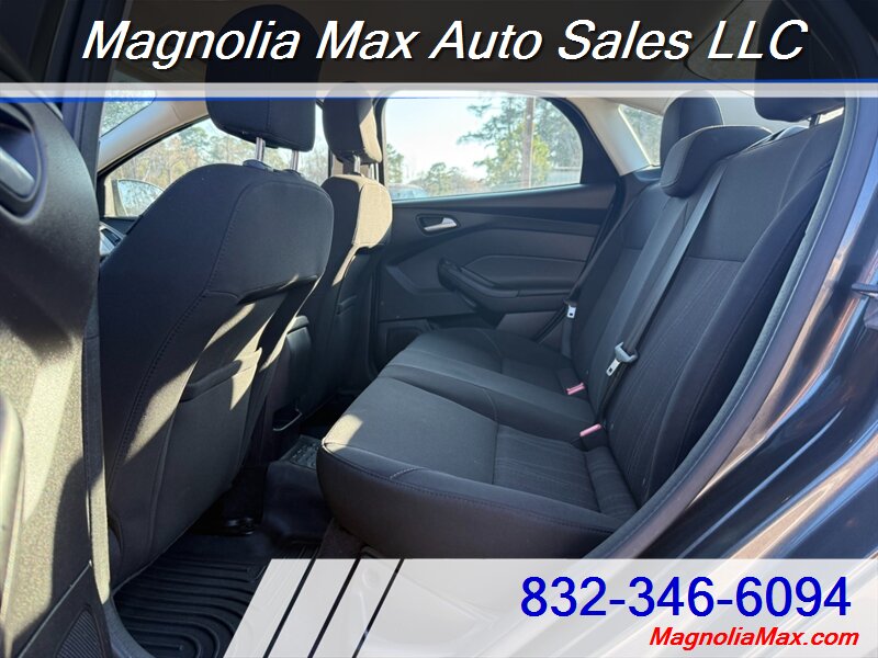 2017 Ford Focus SE - Photo 10 - Magnolia, TX 77355