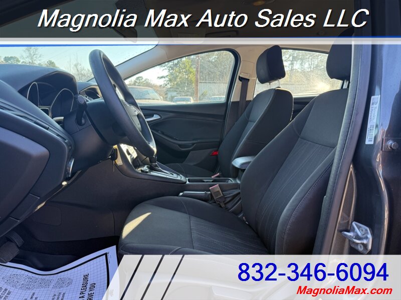 2017 Ford Focus SE - Photo 11 - Magnolia, TX 77355