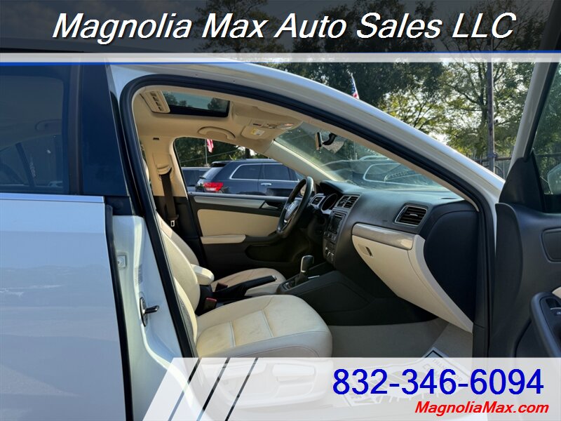 2015 Volkswagen Jetta Sport - Photo 5 - Magnolia, TX 77355