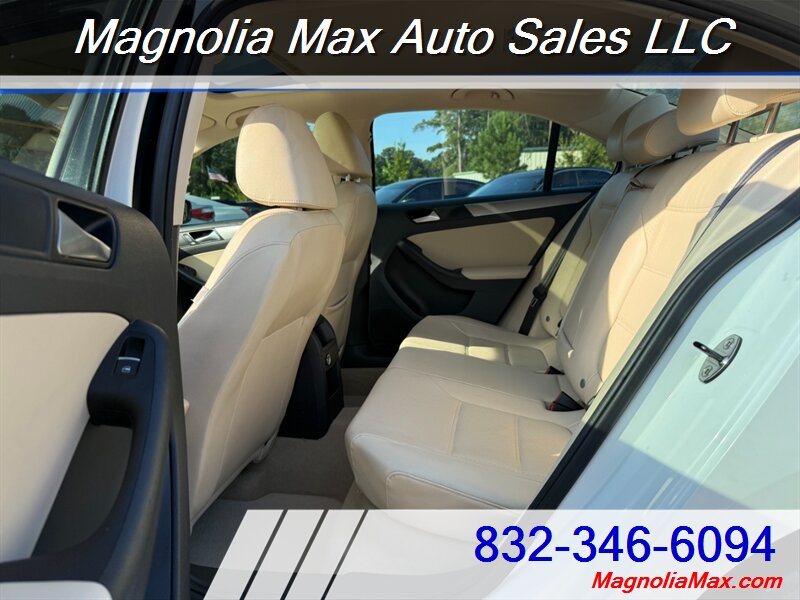 2015 Volkswagen Jetta Sport - Photo 8 - Magnolia, TX 77355