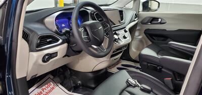 2023 Chrysler Pacifica Touring L   - Photo 24 - Plainfield, IN 46168