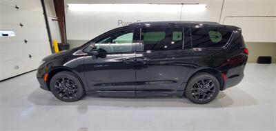 2023 Chrysler Pacifica Touring L   - Photo 6 - Plainfield, IN 46168
