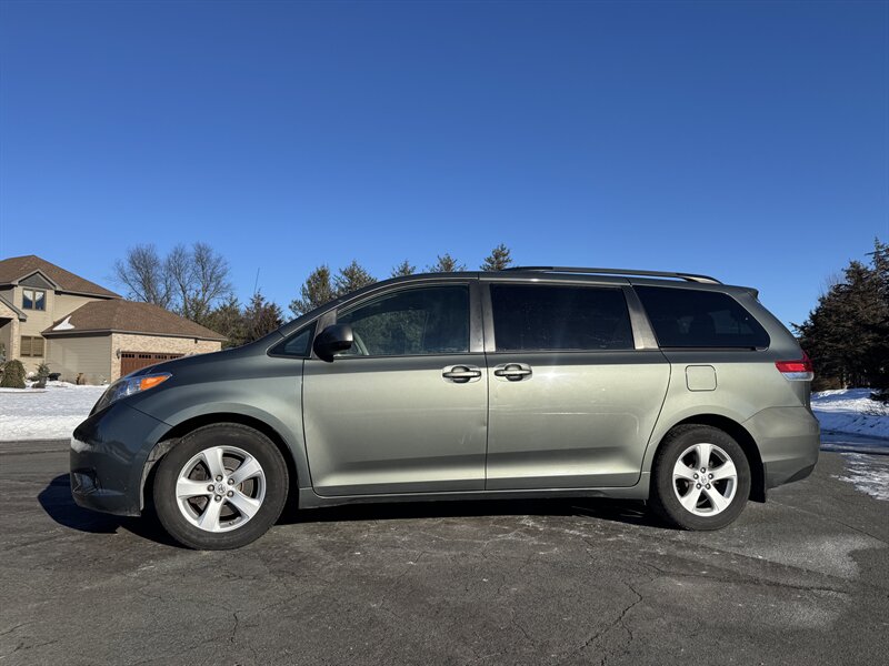 2014 Toyota Sienna LE 8-Passenger  