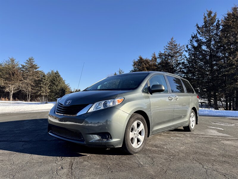 2014 Toyota Sienna LE 8-Passenger  