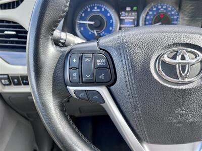 2019 Toyota Sienna XLE 8-Passenger   - Photo 18 - Andover, MN 55304
