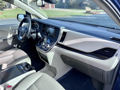 2019 Toyota Sienna XLE 8-Passenger   - Photo 14 - Andover, MN 55304