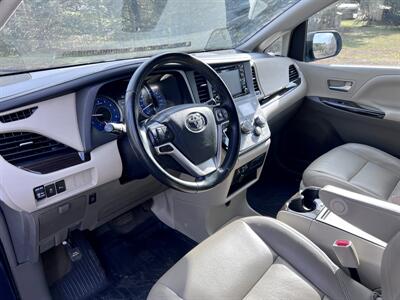 2019 Toyota Sienna XLE 8-Passenger   - Photo 7 - Andover, MN 55304