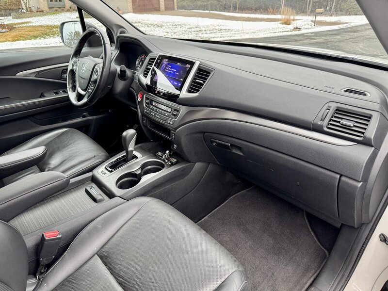 2019 Honda Ridgeline RTL-T - Photo 16 - Andover, MN 55304