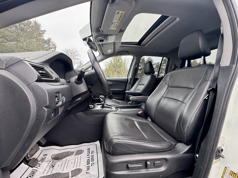 2019 Honda Ridgeline RTL-T - Photo 12 - Andover, MN 55304