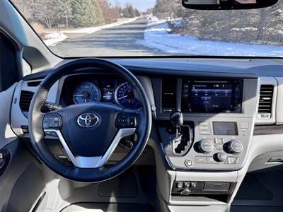 2017 Toyota Sienna XLE 7-Passenger Auto   - Photo 22 - Andover, MN 55304