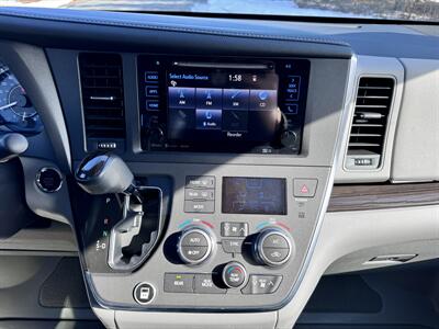 2017 Toyota Sienna XLE 7-Passenger Auto   - Photo 25 - Andover, MN 55304