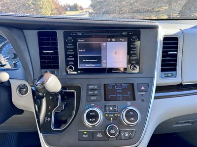 2018 Toyota Sienna XLE 8-Passenger   - Photo 18 - Andover, MN 55304