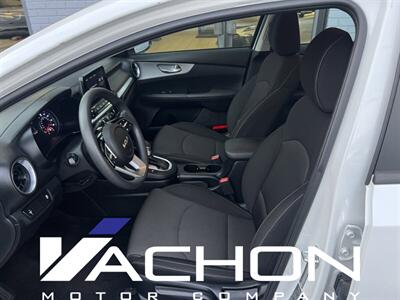 2023 Kia Forte LXS   - Photo 8 - Attleboro, MA 02703