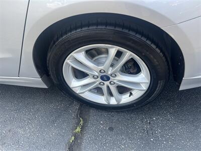 2018 Ford Fusion SE   - Photo 6 - Attleboro, MA 02703