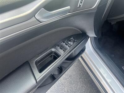 2018 Ford Fusion SE   - Photo 8 - Attleboro, MA 02703