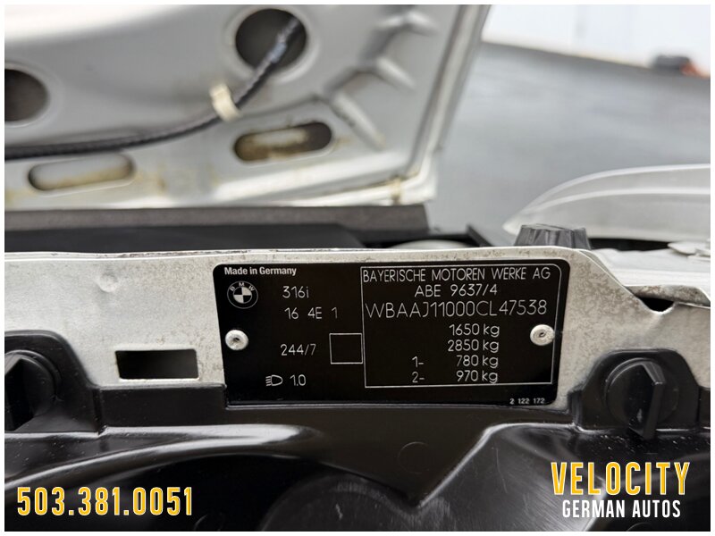 1992 BMW 316i Touring 5-Speed - Photo 10 - Portland, OR 97230